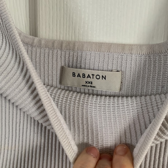 Square neck - Picture 3 of 3